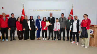 Üzümlü'de minderin genç yıldızları Kaymakam Hökelekli ile bir araya geldi