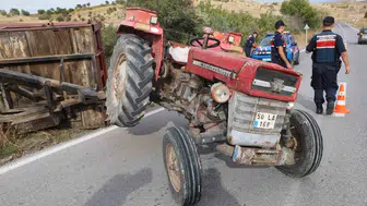 Nevşehir'de parke taşı yüklü traktörün römorku devrildi: 3 yaralı
