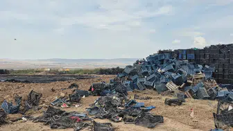 Eskişehir Tepebaşı'nda Binlerce Plastik Kasa Alevlere Teslim Oldu