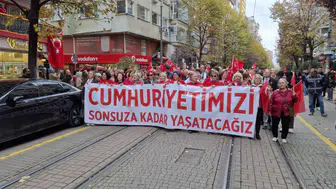 Eskişehir’de Cumhuriyet Yürüyüşüne Yüzlerce Kişi Katıldı