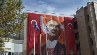 Eskişehir’de Binalar Dev Türk Bayraklarıyla Donatıldı