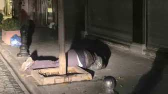 Eskişehir’de Alkollü Şahıs Sokak Ortasında İki Kez Baygınlık Geçirdi