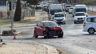 Eskişehir’de Kavşakta Çarpışan SUV Hurdaya Döndü