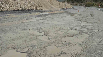 Seyitgazi-Kırka Yolu Köstebek Yuvasına Döndü