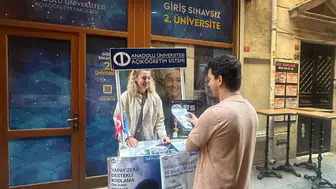 Anadolu Üniversitesi Yeni Eğitim Programlarını İstiklal Caddesi’nde Tanıttı