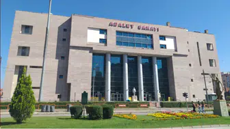 Doktora Rüşvet Suçundan 4 Yıl 8 Ay Hapis Cezası