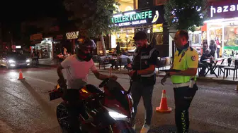 Kovancılar'da gece denetimi: Polis ekipleri cadde üzerinde kapsamlı kontrol yaptı