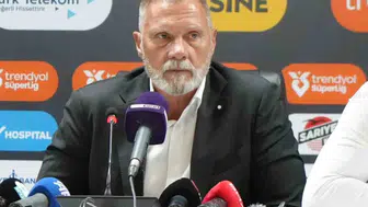 Samsunspor Teknik Direktörü Fink'ten Fenerbahçe Maçı Değerlendirmesi: Zaman ve Forvet Vurgusu