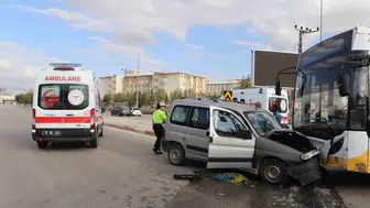 Karaman'da belediye otobüsü ile ticari araç çarpıştı: 5 kişi hastaneye kaldırıldı