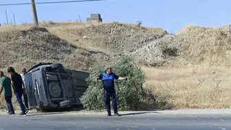 Kahta'da lastik patlaması faciaya dönüşüyordu: Takla atan araçta 2 yaralı