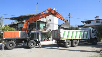 Kuşadası'nda Atatürk Bulvarı'na 12 bin metrekarelik kilit parke döşenecek