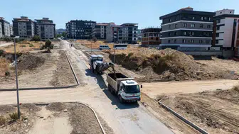 Turgutlu'da 4 bin ton asfalt Ergenekon Mahallesi yollarına seriliyor