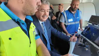 Eskişehir'in yerli lokomotifi E5000'in direksiyonuna Vali Yılmaz geçti