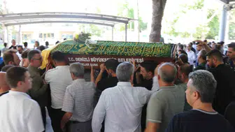 Denizli'de yolun karşısına geçerken otomobilin çarptığı kadın toprağa verildi