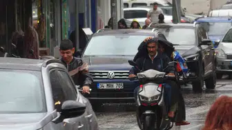 Kilis'te sabah trafiği sağanak ve sisle karşılaştı: Sürücüler farlarıyla ilerledi