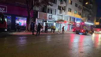 Bursa'da geri dönüşüm deposunda yangın: Apartman sakinleri dumanla panik yaşadı