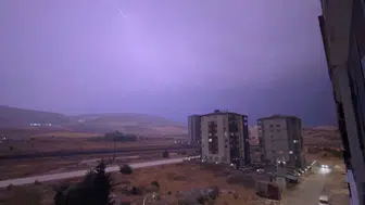 Gaziantep'te Geceyi Gündüze Çeviren Şimşek Fırtınası