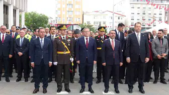 Kars'ta Zafer Bayramı coşkusu: 104. yıl dönümü törenlerle kutlandı