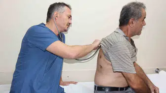 Akciğerinde 20 santimetrelik dev bül tespit edilen hasta 4 saatlik operasyonla hayata döndü