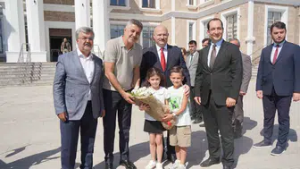 Adıyaman'da protokolün çocuklarla 'o piti piti' mesaisi