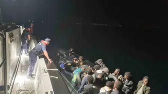 Didim açıklarında lastik botla kaçış girişimi Sahil Güvenlik'e takıldı