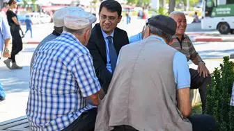 Uşak Valisi Serdar Kartal İsmetpaşa Caddesi'nde halkın nabzını tuttu