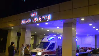 Erciş'te kontrolden çıkan otomobil takla attı: Sürücü yaşam mücadelesi veriyor