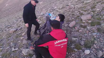 Erciyes'in zorlu yamaçlarında mahsur kalan yürüyüşçüye JAK ve AFAD eli uzandı