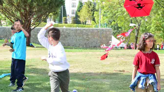 Çorumlu öğrenciler savaşın gölgesindeki akranları için gökyüzünü renklendirdi