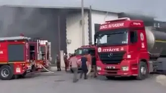 Eskihisar Mahallesi'nde iş yeri yangını: Ekipler alevlere müdahale ediyor
