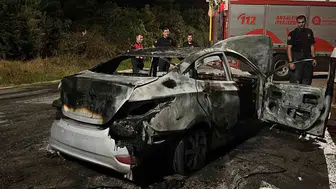 Alanya'da seyir halindeki otomobil bir anda alev topuna döndü