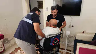 Reyhanlı'da engelli vatandaşa akülü sandalye desteğiyle gelen bağımsızlık
