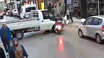 Sinop'ta motokuryenin karıştığı trafik kazası güvenlik kamerasına yansıdı