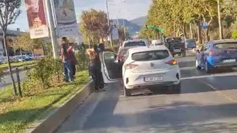 Menteşe'de Uğur Mumcu Bulvarı'nda üç araç birbirine girdi