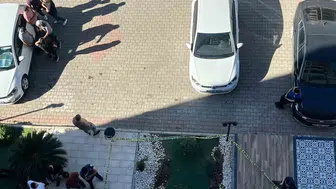 Kuaför çıkışı dehşet anları: Lavaboyu kullanan kadın iki kişiyi silahla vurdu
