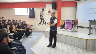 Kars'ta öğrencilere dijital dünyada güvenli yaşam rehberi