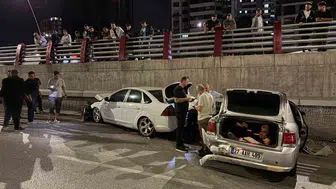 Kayseri'deki zincirleme kazada yaralılar hastaneye kaldırılırken meraklı vatandaşlar trafiği kilitledi