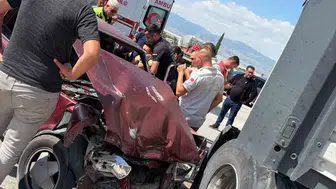 Burdur'da tır ve otomobilin karıştığı kazada iki kişi hastanelik oldu