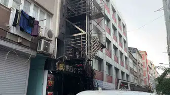 Bakırköy'de otel yangını: Patlamalarla büyüyen alevler 12 kişiyi yaraladı