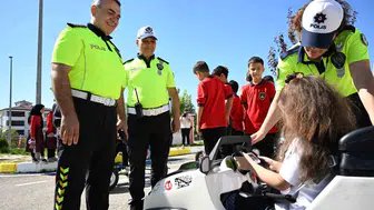 Elazığ'da minik öğrenciler trafik kültürünü parkurda deneyimleyerek kazandı