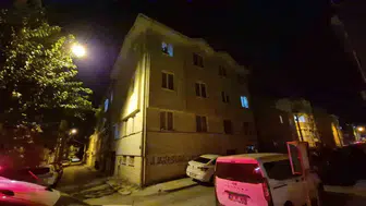 Tepebaşı'nda gece yarısı apartman dehşeti: İkinci kattan düşen şahıs hastanelik oldu