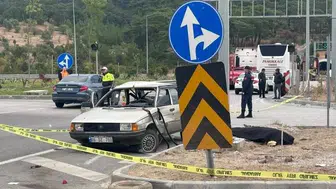 Troya Tüneli girişinde feci kaza: Otobüsle çarpışan otomobildeki iki kişi yaşamını yitirdi