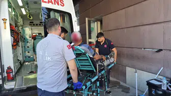 Merdivenlerden indirilen buzdolabı üzerine devrildi: Bir kişi yaralandı