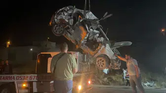 Gaziantep'teki feci kazada 7 can kaybı: Otomobilin şeritten çıktığı anlar kamerada
