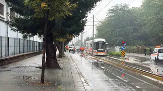 Şeker Mahallesi'nde tramvay hattı arızası ulaşımı durdurdu