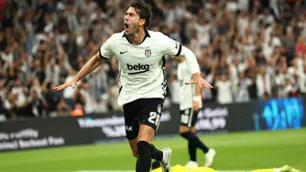 Beşiktaş'ta Vlahovic fırtınası: Çorum FK karşısında hat-trick yaptı, derbiye göz kırptı