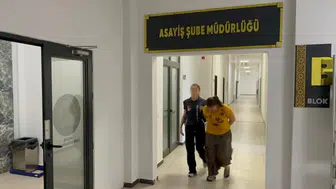 Hırsızlık şüphelisini yakalamaya giden polisler aranan başka bir ismi daha buldu