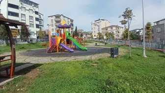 Dilovası'nda çocukların oyun alanları baştan aşağı yenileniyor