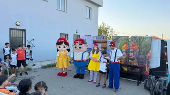 Turgutlu'nun sevilen yüzleri Turgut ve Lulu mahalleleri tiyatroyla şenlendirdi