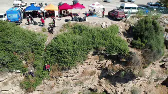Antalya'da falezlere tırmanan ekipler denizdeki gizli kirliliği temizledi